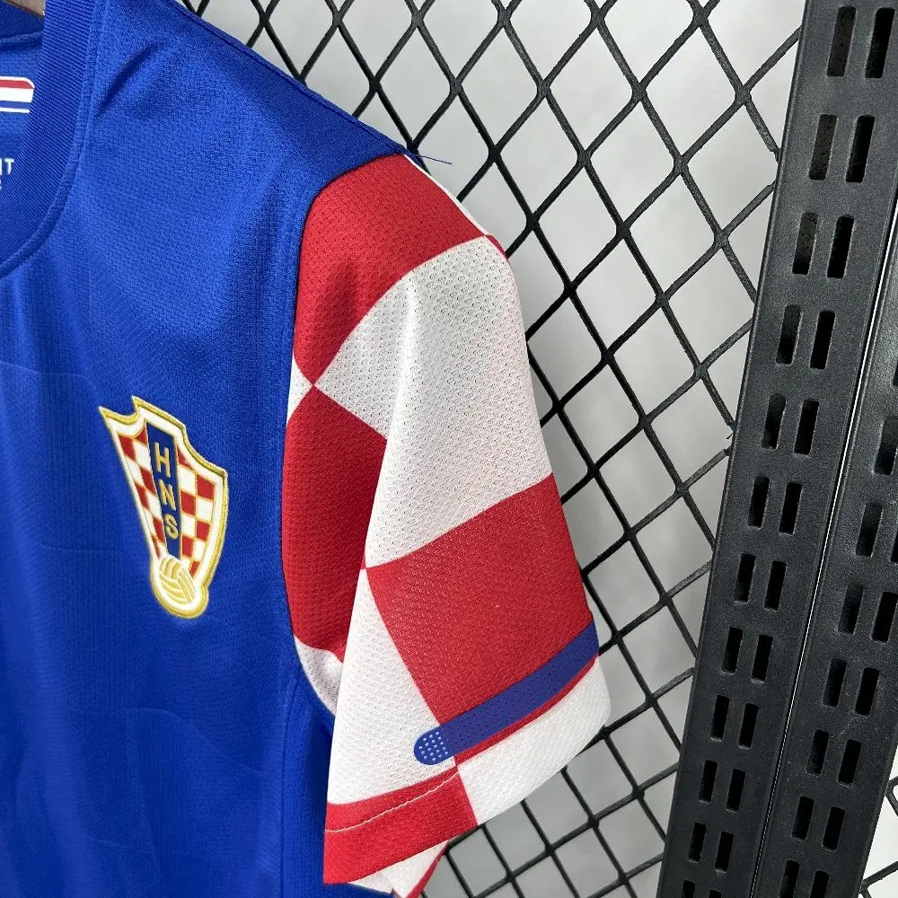 6c833a06917170854b7a7beb 2010 Retro Croatia Away Jersey - Image 3