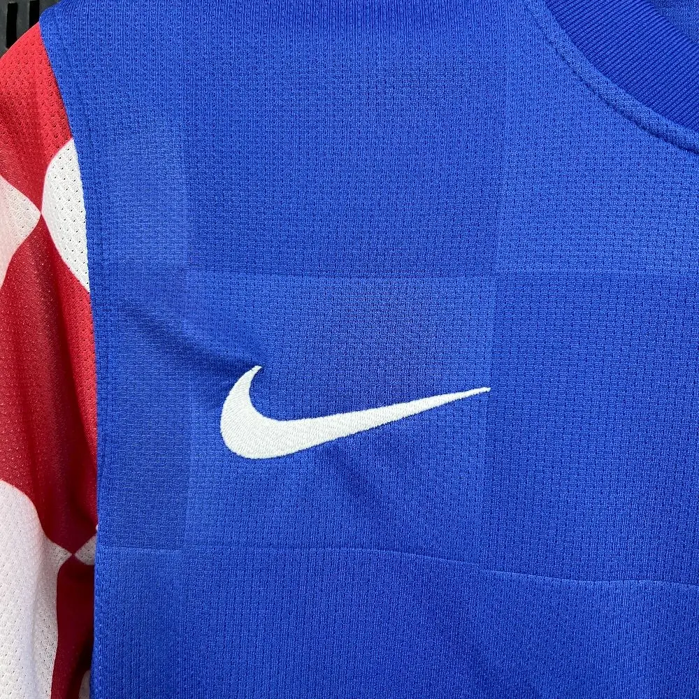 83fc1b7dc5e5362969e01b6e 2010 Retro Croatia Away Jersey - Image 4