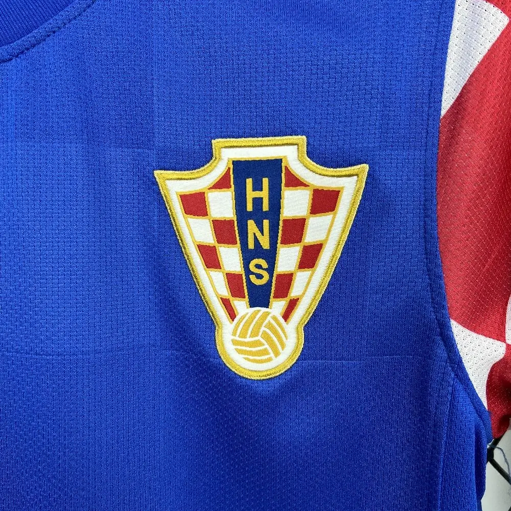 84af964bb7ec108d7c5ced31 2010 Retro Croatia Away Jersey - Image 5