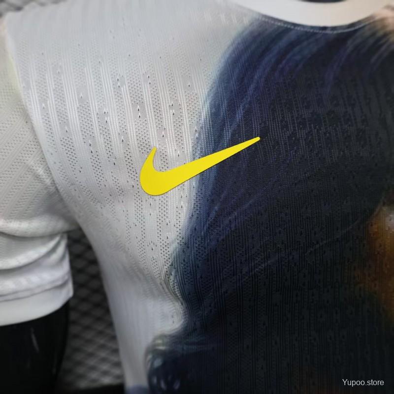 95358e46889e07a1.jpg Player Version 2025 Brazil White with Jesus Praying Portrait Jersey - Image 9