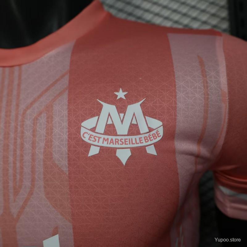 0588a5945f196996.jpg Player Version 25/26 Olympique de Marseille Pink with Geometric Pattern Jersey - Image 3
