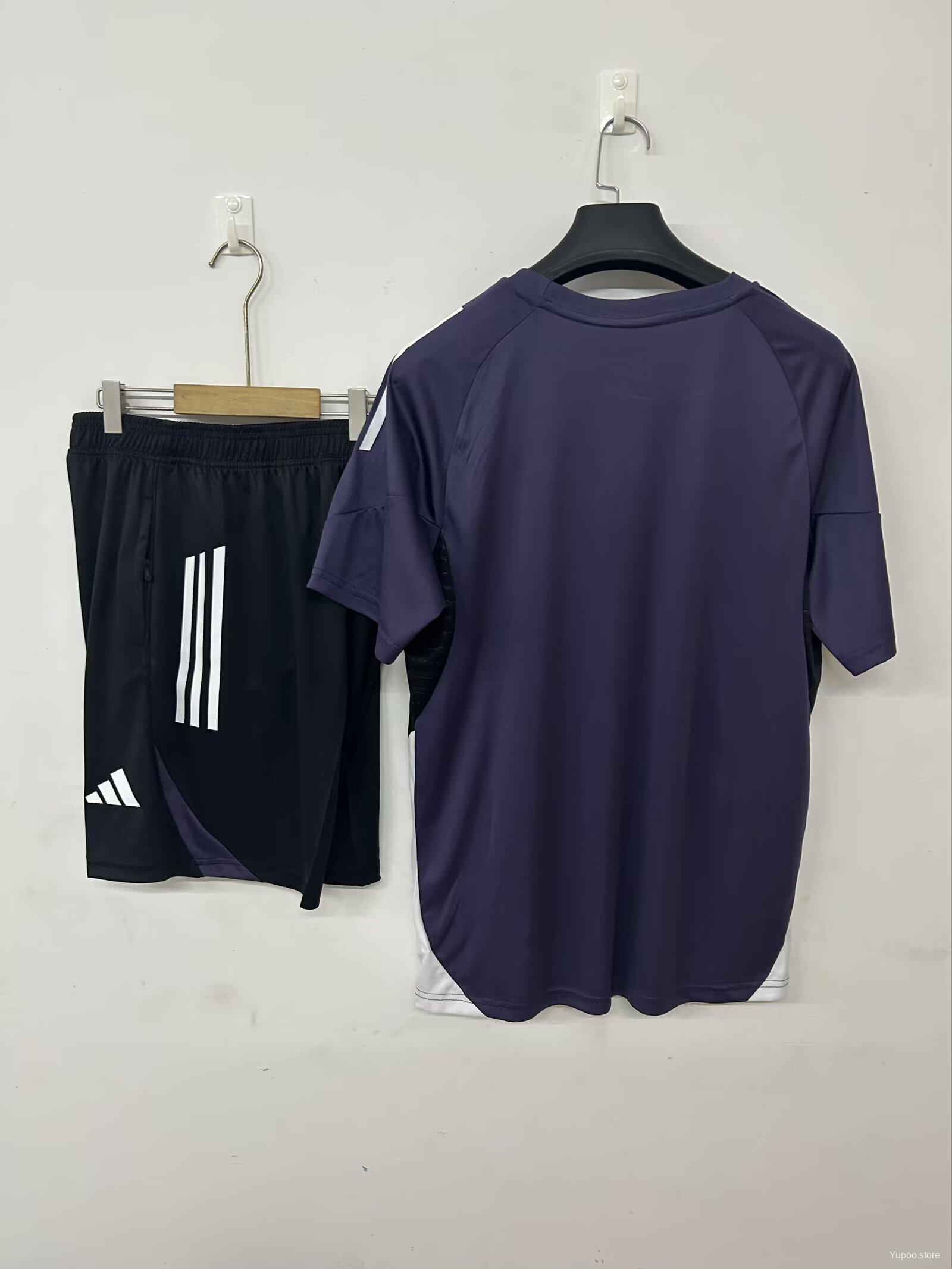 2a71164e4a3314f1.jpg 25/26 Manchester United Pre-Match Training Jersey Purple+ Shorts - Image 3