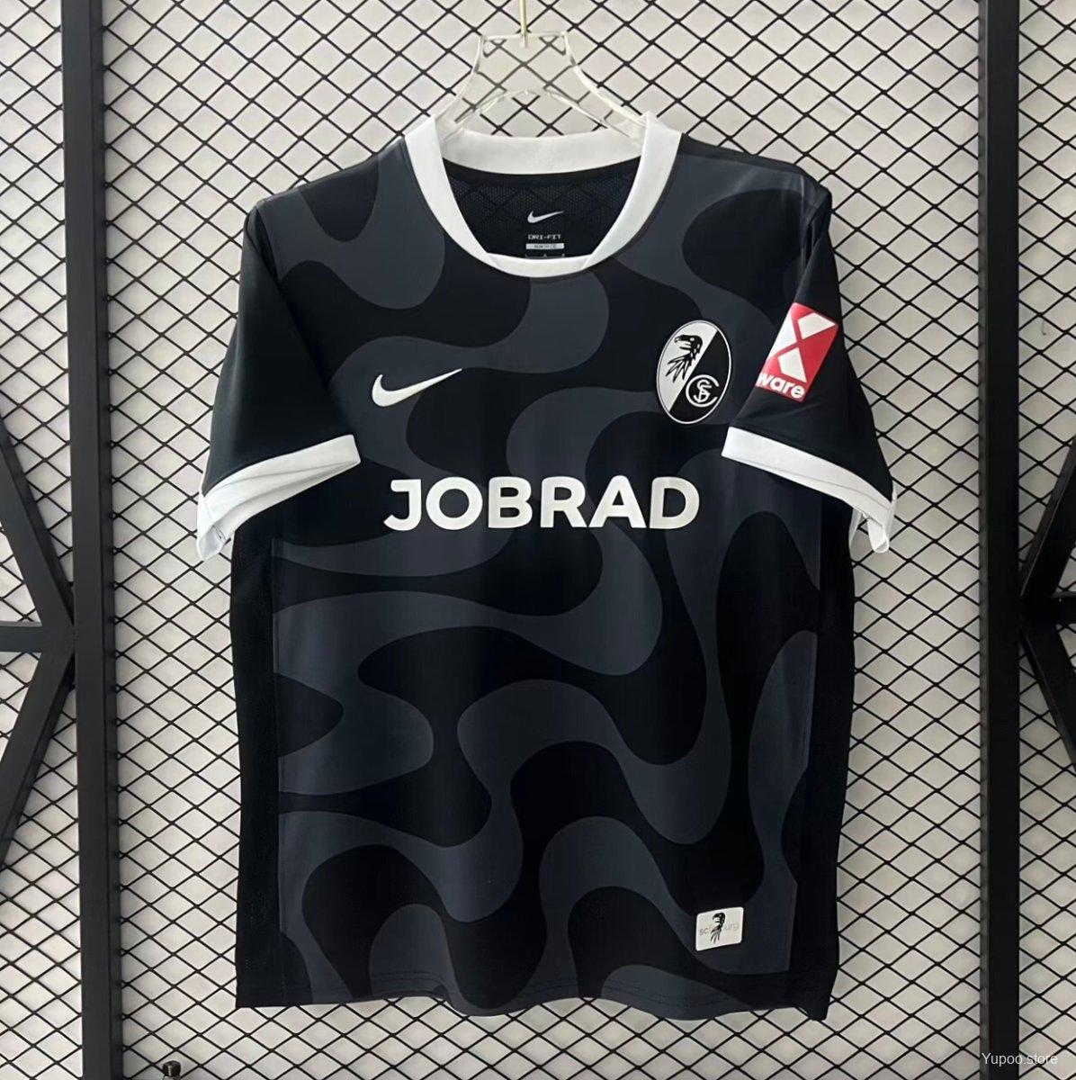 2f347d8aecce89c994b9dfa4.jpg 25/26 Freiburg Away Black Jersey - Image 1