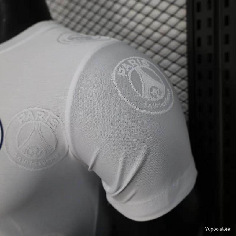 33e9bd45b91fce51.jpg Player Version 25/26 PSG White with Embossed PSG Badge Pattern Jersey - Image 7