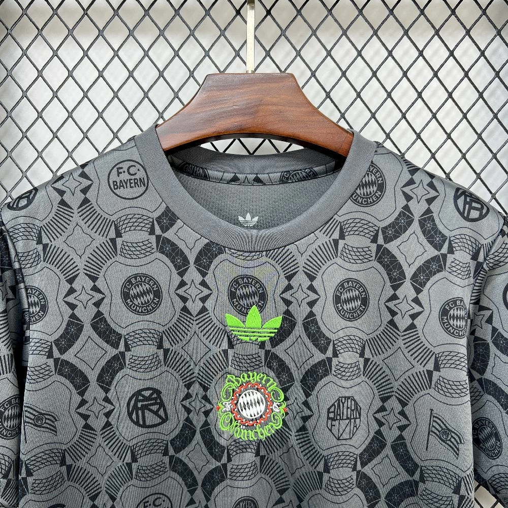 351462f5f87a3e1805c0696c.webp 2025/26 Mens Bayern Munich Wiesn T-Shirt Jersey - Image 8