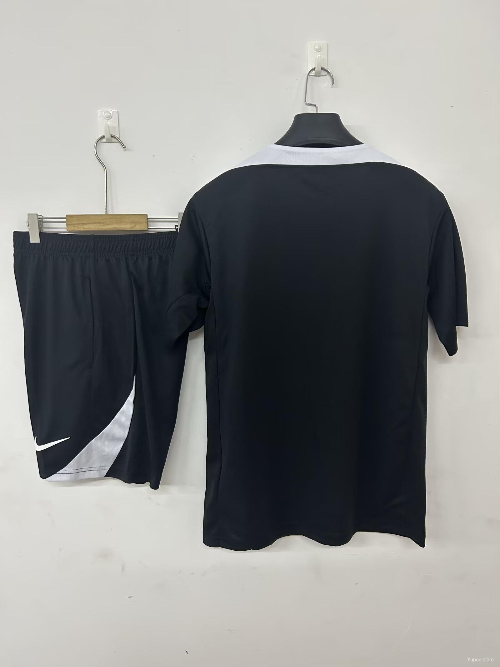 3a5215e8b77bd3b7.jpg 25/26 Chelsea Training Jersey Black+ Shorts - Image 3