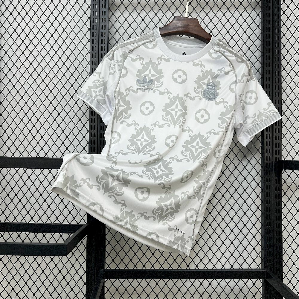 3f42947a6b14aa4a738e28ea.webp 2025/26 Mens Real Madrid Louis Vuitton Joint Edition Jersey - Image 1