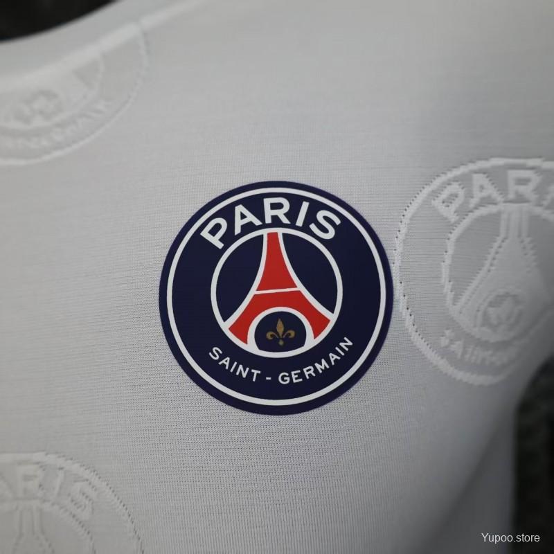 3fb51fb1d1621c4c.jpg Player Version 25/26 PSG White with Embossed PSG Badge Pattern Jersey - Image 3