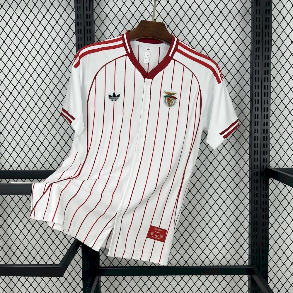 818f7e9b4249fd592c38ea7b.webp 2025/26 Benfica US Pack Jersey - Image 1