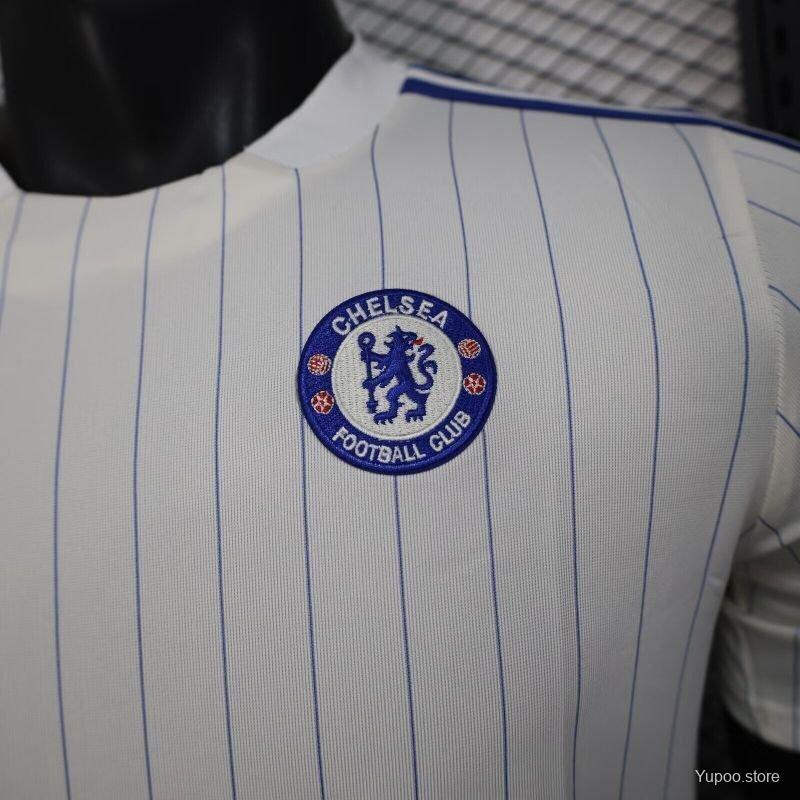 88265ab2a77494a53a67ca96.jpg Player Version 25/26 Chelsea Adidas Original Terrace Icons WHITE Jersey - Image 4