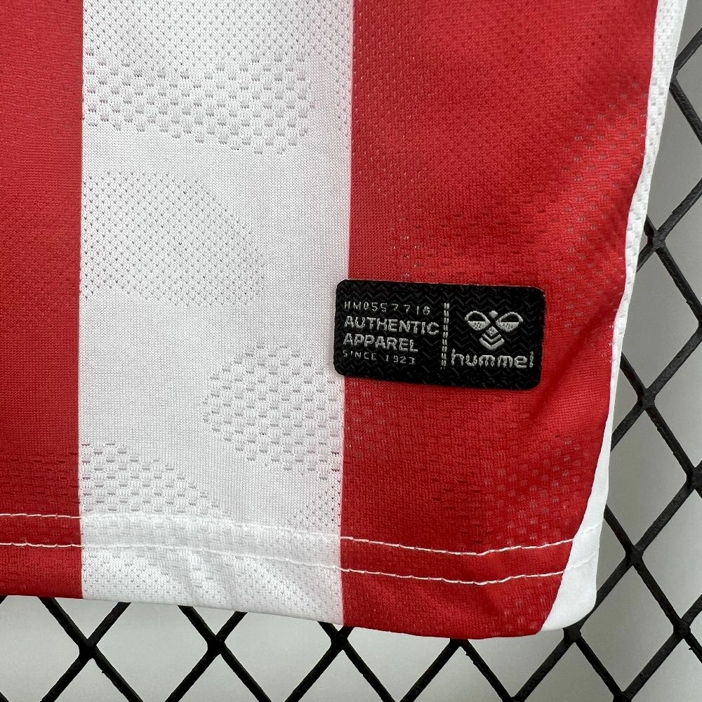 8be08ffaff2599186ffb66f0.webp 2025/26 1. FC Köln Home Jersey - Image 7