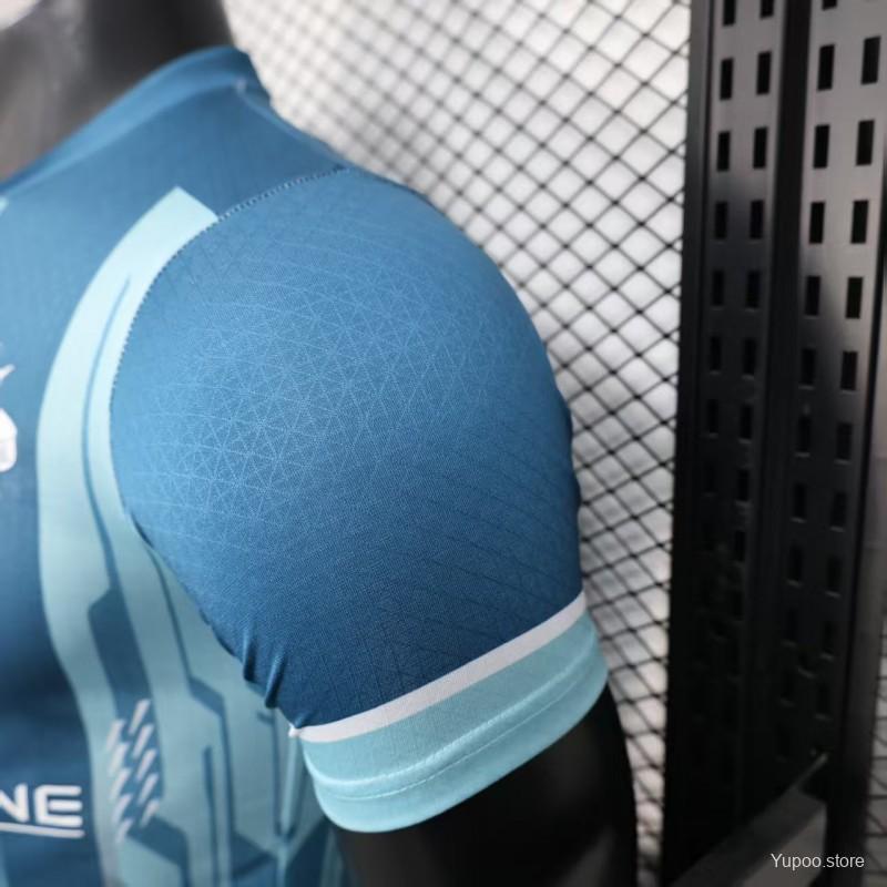 aa0acbeb71271ccf.jpg Player Version 25/26 Olympique de Marseille Blue with Geometric Stripes Jersey - Image 7