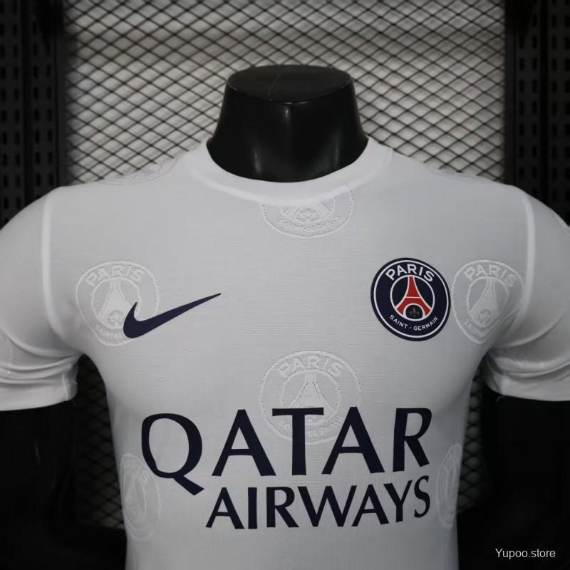 cac322bbb7bd91f4.jpg Player Version 25/26 PSG White with Embossed PSG Badge Pattern Jersey - Image 4