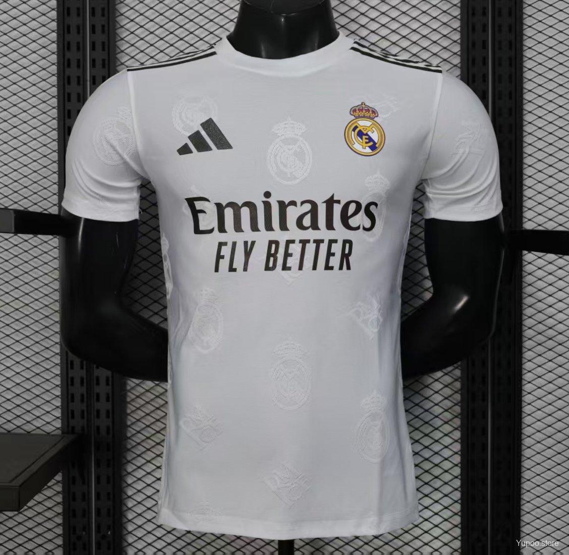 e786332b2b58558b2e38350b.jpg Player Version 25/26 Real Madrid White with Embossed Royal Crest Pattern Jersey - Image 1