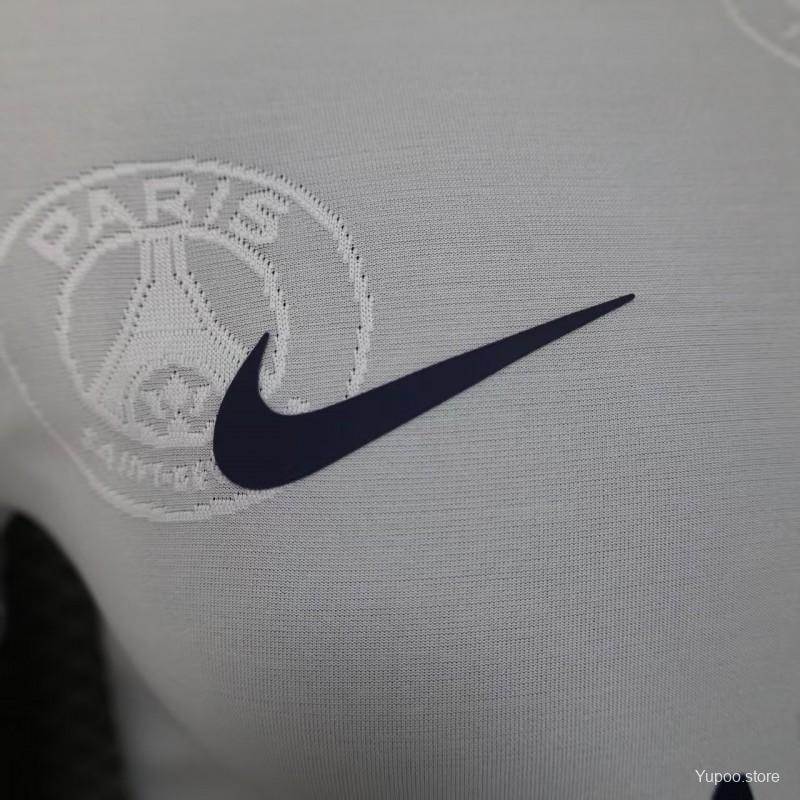 f4e513c8b20b1e52.jpg Player Version 25/26 PSG White with Embossed PSG Badge Pattern Jersey - Image 8