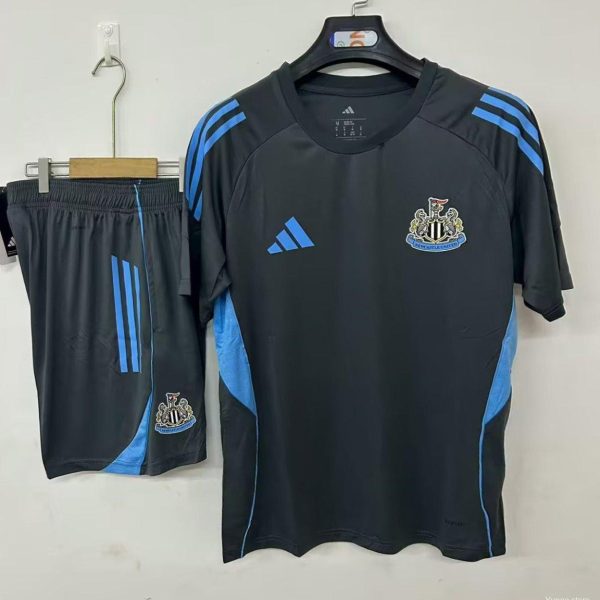 25/26 Newcastle United Pre-Match Training Jersey Grey+ Shorts